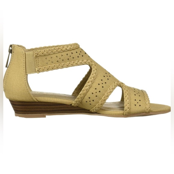 Easy Street | Thelma Wedge Sandal in Beige Linen | Size 6 - Picture 3 of 15